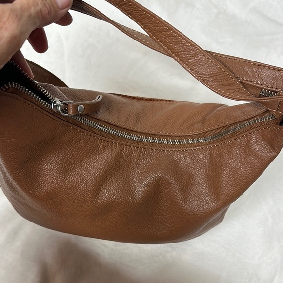 NWOT Genicci Brown Leather Hobo Bag with Adjustable Strap can be back backpack - Picture 5 of 12